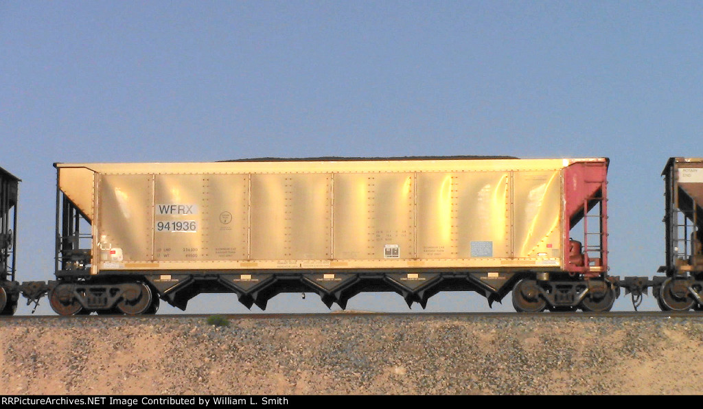 WB Unit Loaded Hooper Frt at Erie NV W-Pshr -17